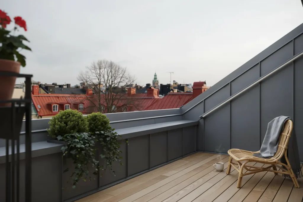 renoverad altaninglasning med f rb ttrad t tning p terrass i s dermalm